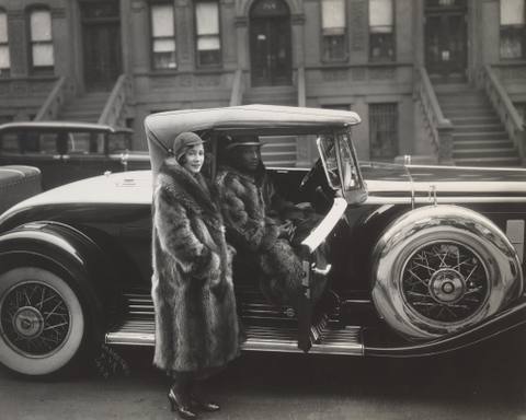James VanDerZee – Couple in Raccoon Coats (1932)